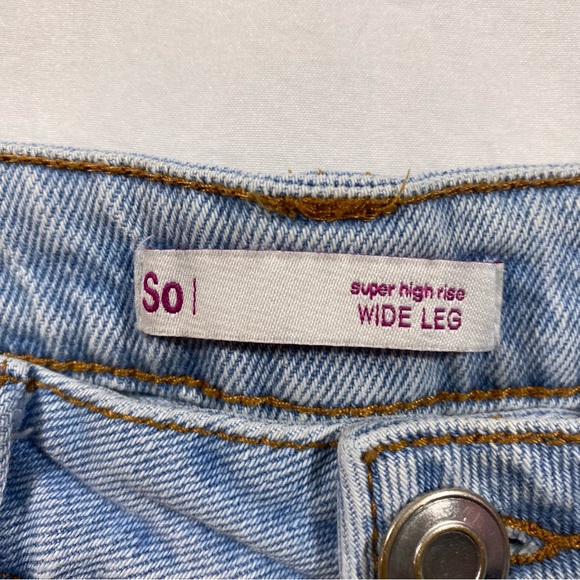 SO jeans Woman’s 25” super high rise Wide Leg Distressed Denim jeans light blue - Picture 3 of 9